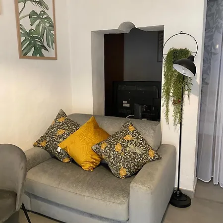 Cozy Flat. Swim 2 Minutes Walk. The Old Mcri1-1 バレッタ