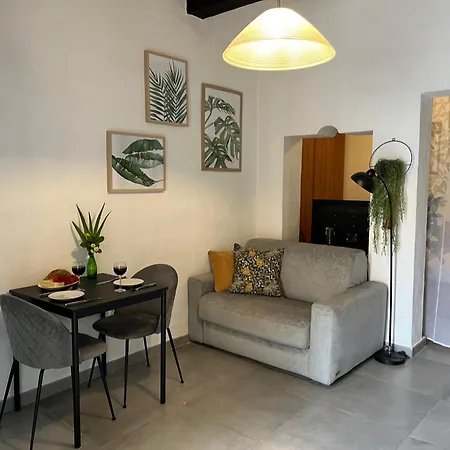 Cozy Flat. Swim 2 Minutes Walk. The Old Mcri1-1 バレッタ