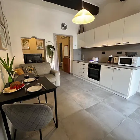 Cozy Flat. Swim 2 Minutes Walk. The Old Mcri1-1 Daire