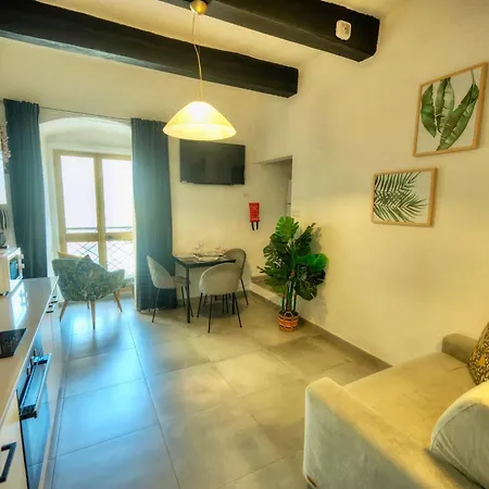 Cozy Flat. Swim 2 Minutes Walk. The Old Mcri1-1 アパート バレッタ