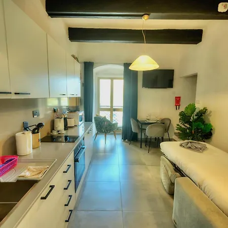 Cozy Flat. Swim 2 Minutes Walk. The Old Mcri1-1 アパート バレッタ