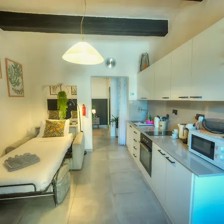 Cozy Flat. Swim 2 Minutes Walk. The Old Mcri1-1 アパート