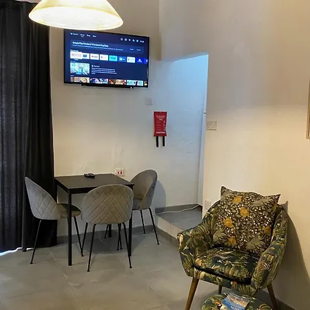 Cozy Flat. Swim 2 Minutes Walk. The Old Mcri1-1 アパート バレッタ