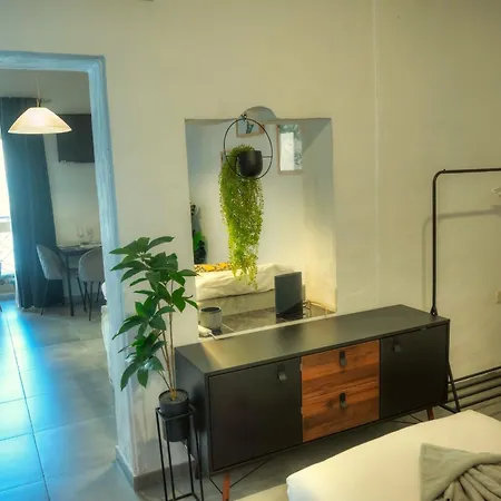 Cozy Flat. Swim 2 Minutes Walk. The Old Mcri1-1 アパート *