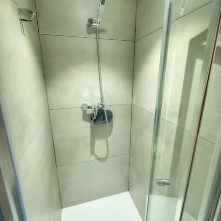 Cozy Flat. Swim 2 Minutes Walk. The Old Mcri1-1 アパート *